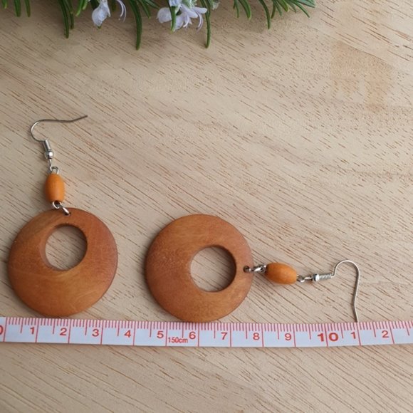 Casual Hook Earrings - Picture 3 of 4
